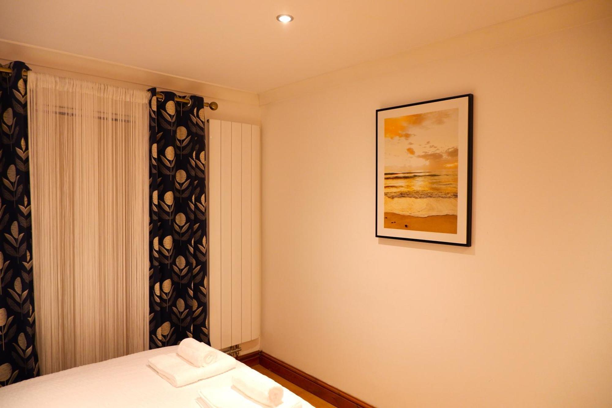 Dundridge Home - Morden Urban Living - Sleeps Up To 9 Guests & Private Parking For 2 Vehicles บริสตอล ภายนอก รูปภาพ