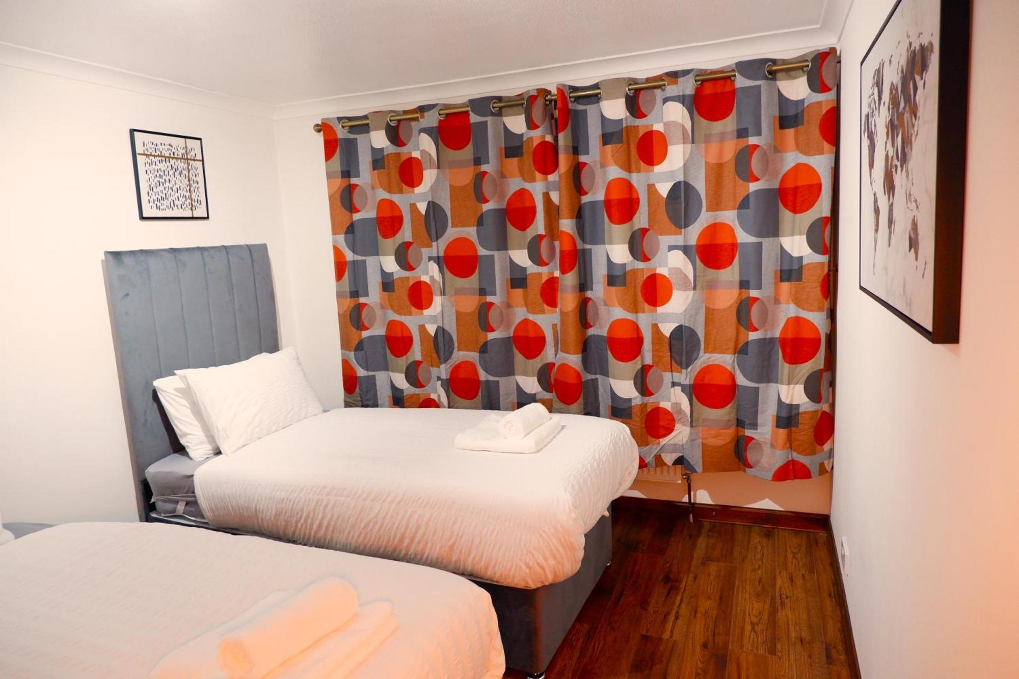 Dundridge Home - Morden Urban Living - Sleeps Up To 9 Guests & Private Parking For 2 Vehicles บริสตอล ภายนอก รูปภาพ